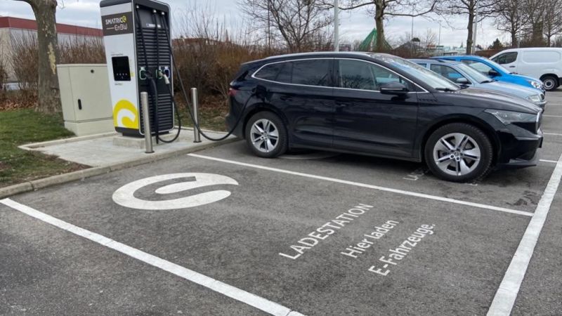 Bis Ende 2022 400 DC und HPC Ladepunkte im öffentlichen Netz