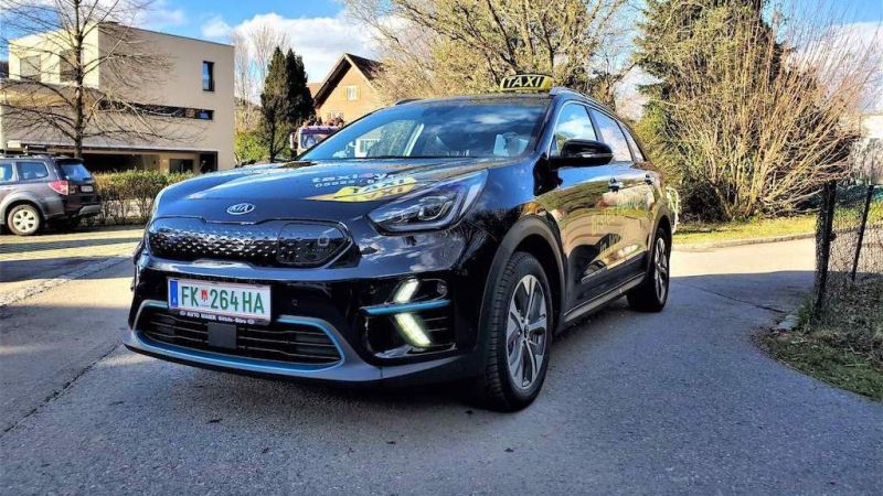 E-Taxis schrauben Kilometer