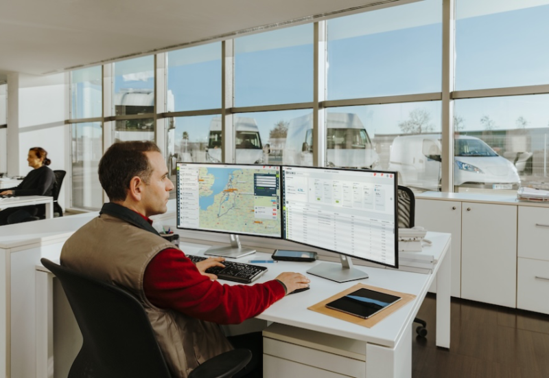  Bridgestone und Webfleet führen ganzheitliche Serviceplattform für gewerbliche Elektrofahrzeuge ein