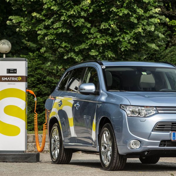  Outlander PHEV-Käufer laden gratis