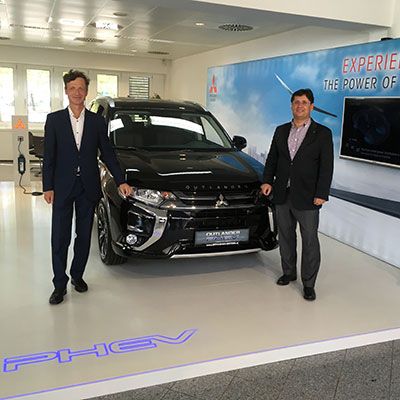  Mitsubishi Outlander PHEV: Premiere für Flagship-Store