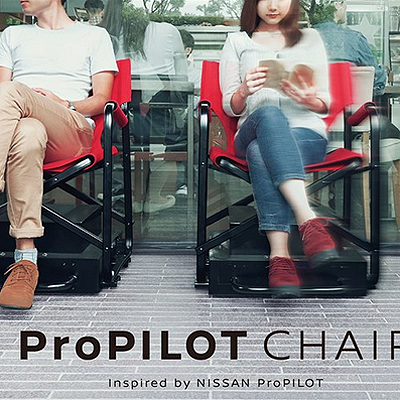  Schlange sitzen statt Schlange stehen