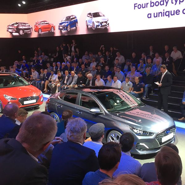  Doppelte Weltpremiere