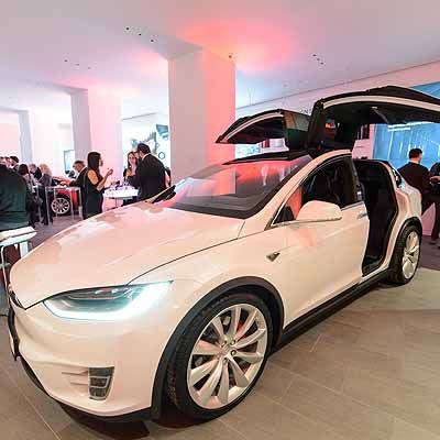  Mit Tesla in die Luft