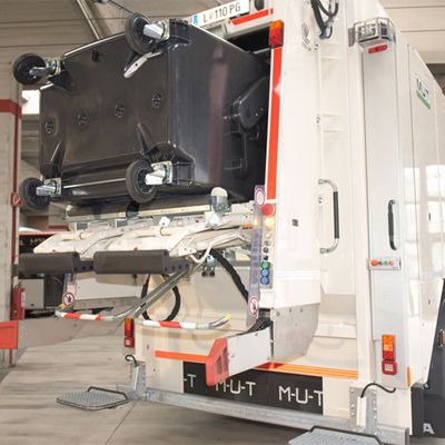  Linz: Hybrid-Müllwagen unterwegs