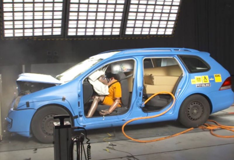  Ladungssicherheit: Gefahr ungesicherter Gegenstände im Pkw 