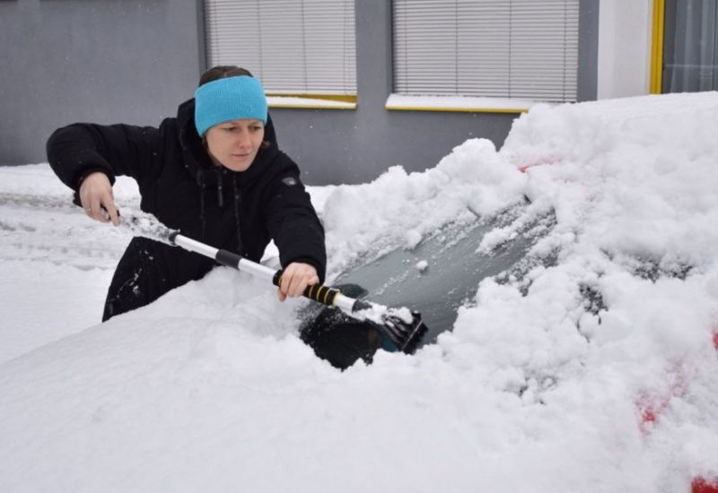  Schnee und Eis auf der Scheibe: Das ist zu tun