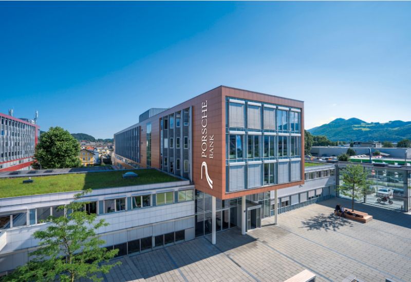  Porsche Bank hält Kunden mobil