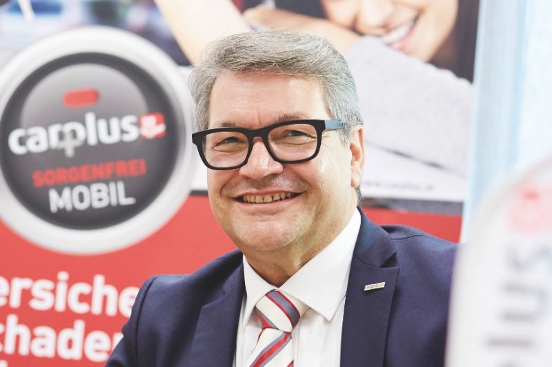  Hundertschaft an Mitarbeitern