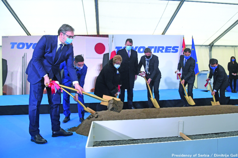  Spatenstich für neues Werk